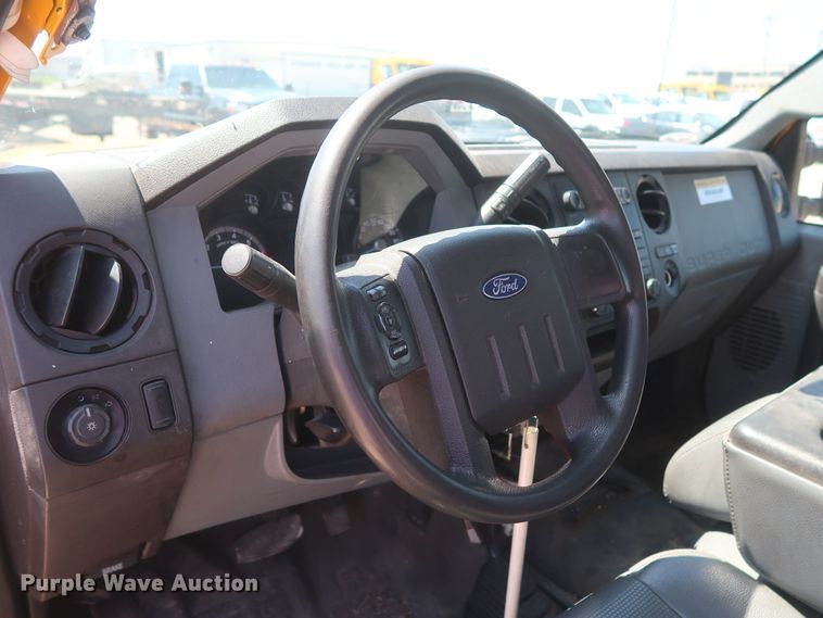 image for item HT9570 2015 Ford F350 Super Duty XL  utility bed pickup truck