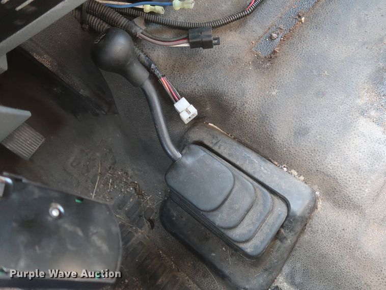 image for item HT9570 2015 Ford F350 Super Duty XL  utility bed pickup truck