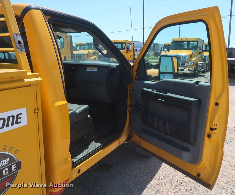 image for item HT9570 2015 Ford F350 Super Duty XL  utility bed pickup truck