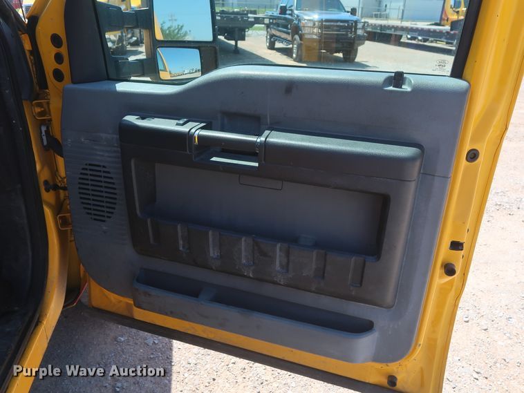 image for item HT9570 2015 Ford F350 Super Duty XL  utility bed pickup truck