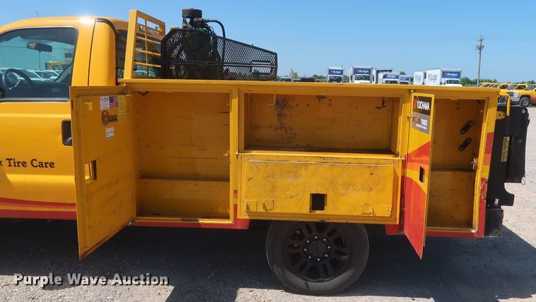 image for item HT9570 2015 Ford F350 Super Duty XL  utility bed pickup truck