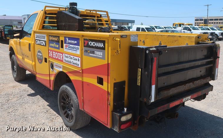 image for item HT9570 2015 Ford F350 Super Duty XL  utility bed pickup truck