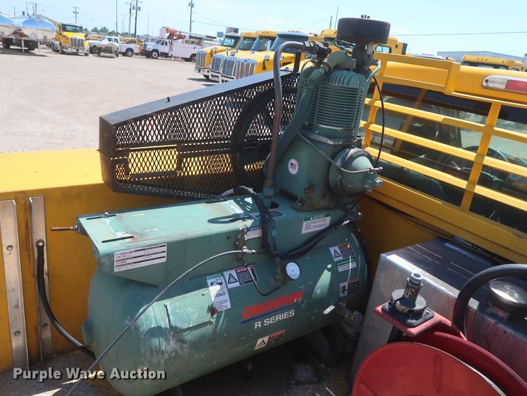 image for item HT9570 2015 Ford F350 Super Duty XL  utility bed pickup truck