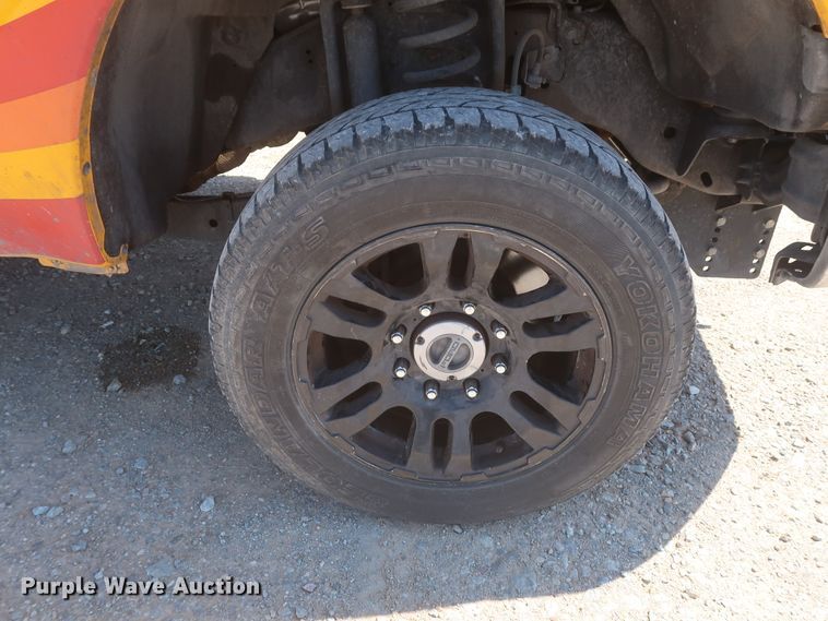 image for item HT9570 2015 Ford F350 Super Duty XL  utility bed pickup truck