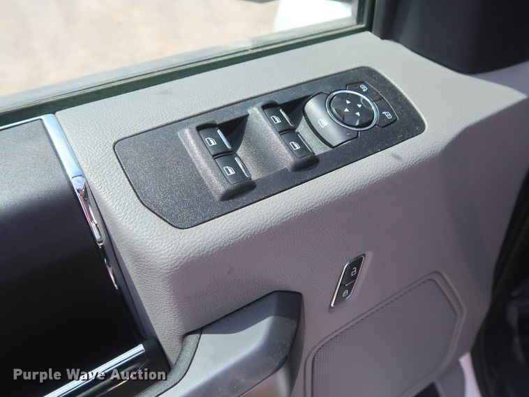 image for item HT9571 2019 Ford F150 XLT  SuperCrew pickup truck