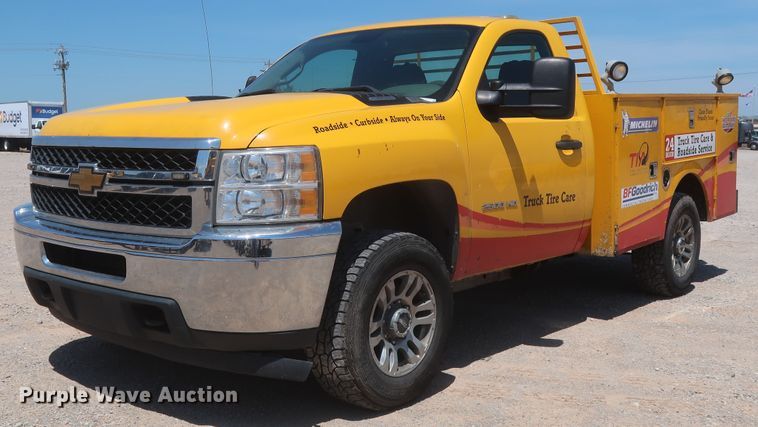 image for item HT9573 2013 Chevrolet Silverado 2500HD  utility bed pickup truck