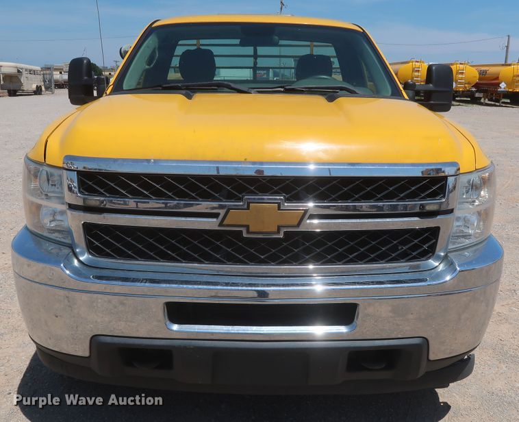 image for item HT9573 2013 Chevrolet Silverado 2500HD  utility bed pickup truck