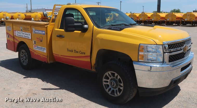 image for item HT9573 2013 Chevrolet Silverado 2500HD  utility bed pickup truck