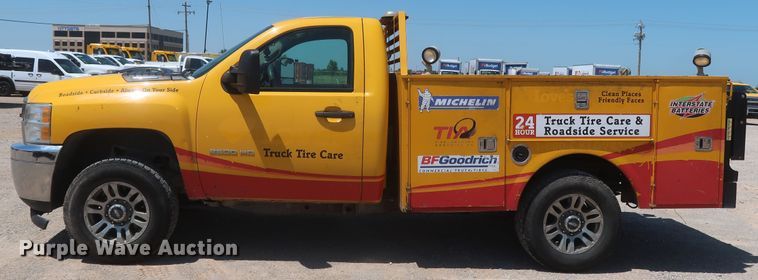 image for item HT9573 2013 Chevrolet Silverado 2500HD  utility bed pickup truck