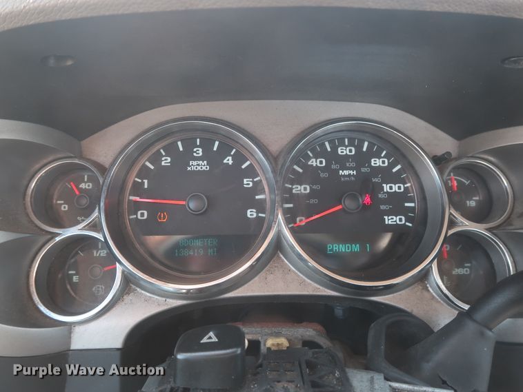 image for item HT9573 2013 Chevrolet Silverado 2500HD  utility bed pickup truck