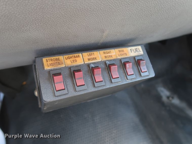 image for item HT9573 2013 Chevrolet Silverado 2500HD  utility bed pickup truck