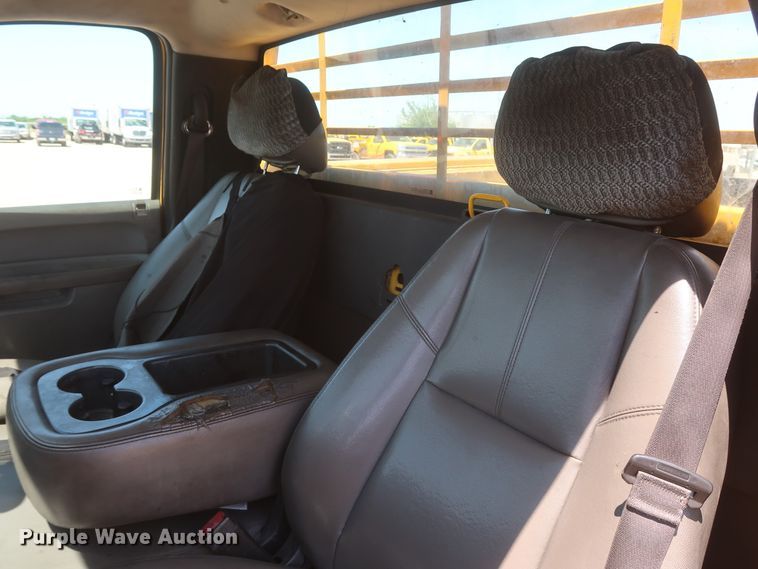 image for item HT9573 2013 Chevrolet Silverado 2500HD  utility bed pickup truck