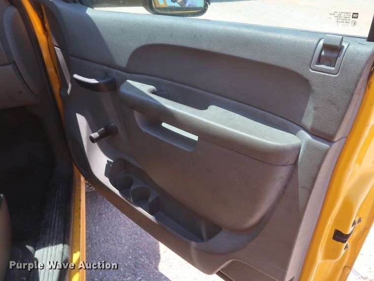 image for item HT9573 2013 Chevrolet Silverado 2500HD  utility bed pickup truck