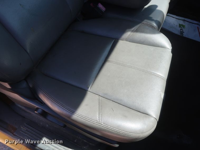 image for item HT9573 2013 Chevrolet Silverado 2500HD  utility bed pickup truck