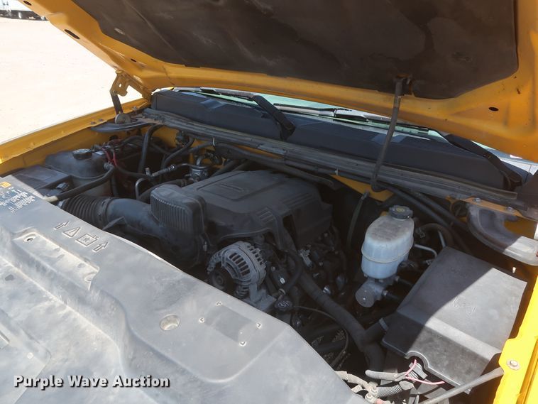 image for item HT9573 2013 Chevrolet Silverado 2500HD  utility bed pickup truck