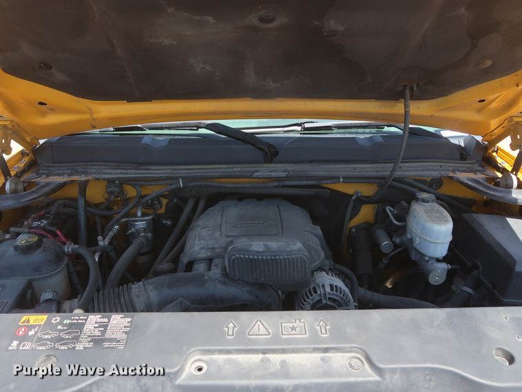 image for item HT9573 2013 Chevrolet Silverado 2500HD  utility bed pickup truck