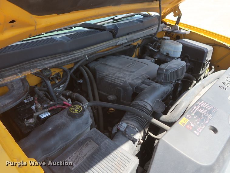 image for item HT9573 2013 Chevrolet Silverado 2500HD  utility bed pickup truck