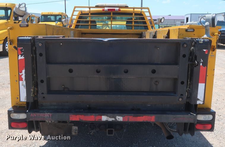 image for item HT9573 2013 Chevrolet Silverado 2500HD  utility bed pickup truck