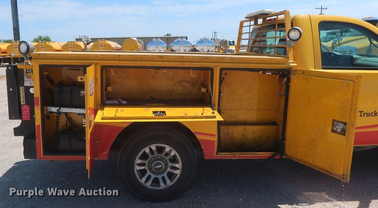 image for item HT9573 2013 Chevrolet Silverado 2500HD  utility bed pickup truck