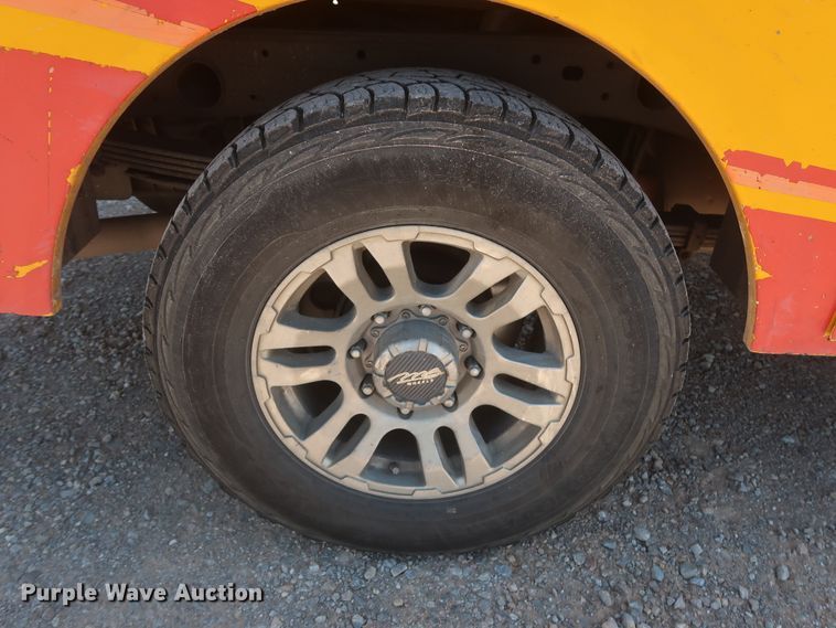 image for item HT9573 2013 Chevrolet Silverado 2500HD  utility bed pickup truck