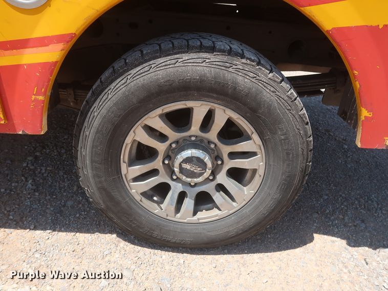 image for item HT9573 2013 Chevrolet Silverado 2500HD  utility bed pickup truck