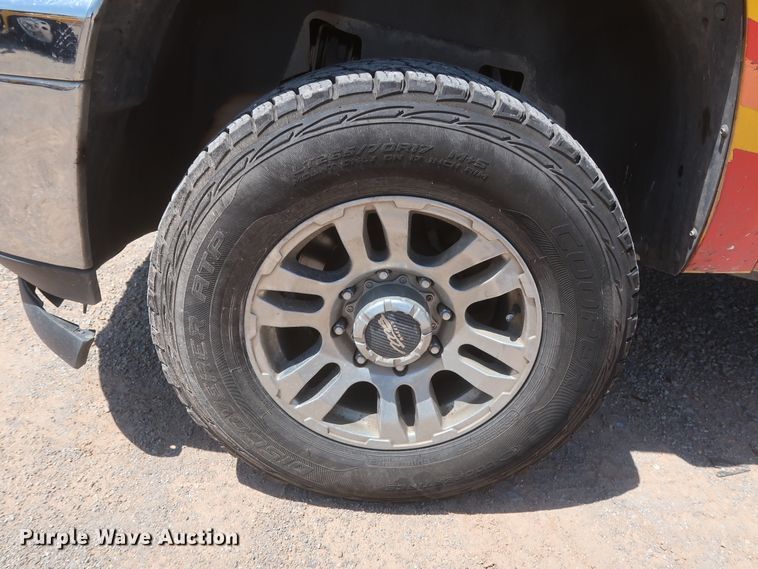 image for item HT9573 2013 Chevrolet Silverado 2500HD  utility bed pickup truck