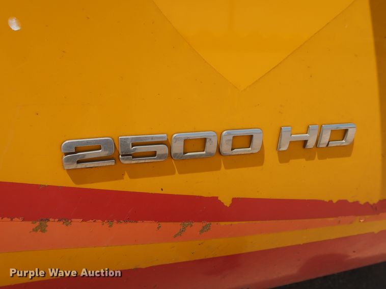 image for item HT9573 2013 Chevrolet Silverado 2500HD  utility bed pickup truck