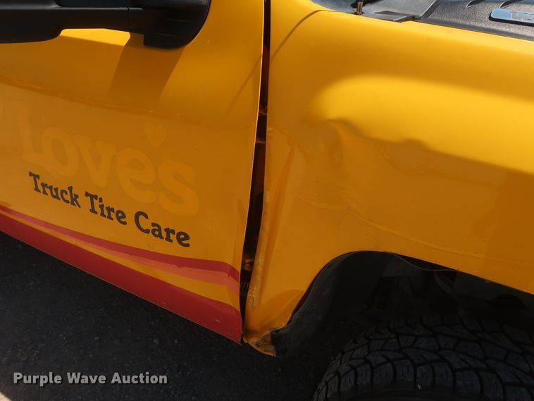 image for item HT9573 2013 Chevrolet Silverado 2500HD  utility bed pickup truck