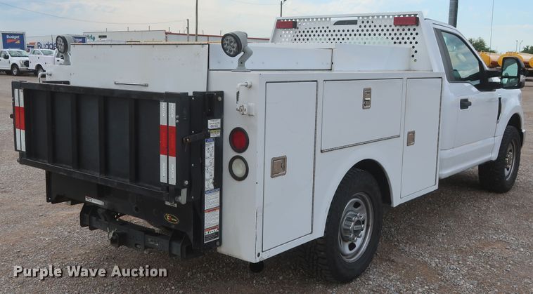 image for item HT9580 2017 Ford F350 Super Duty XL  utility bed pickup truck