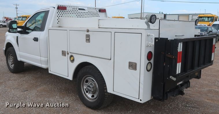 image for item HT9580 2017 Ford F350 Super Duty XL  utility bed pickup truck