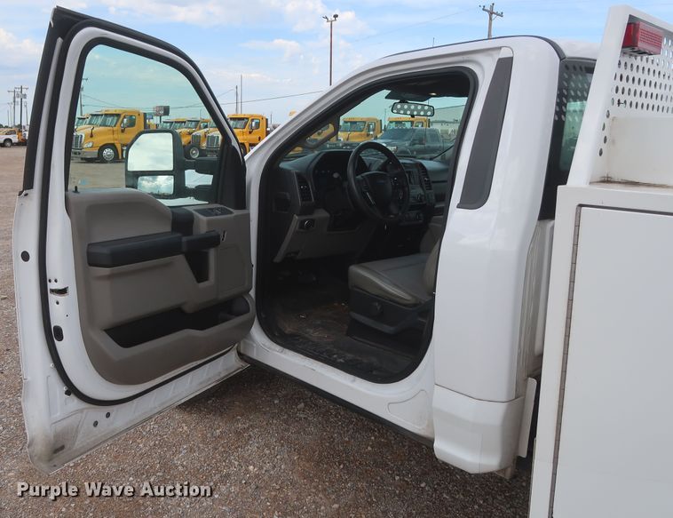 image for item HT9580 2017 Ford F350 Super Duty XL  utility bed pickup truck