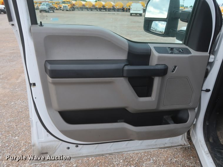 image for item HT9580 2017 Ford F350 Super Duty XL  utility bed pickup truck