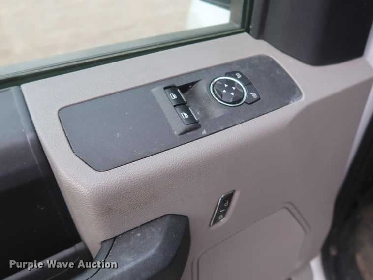 image for item HT9580 2017 Ford F350 Super Duty XL  utility bed pickup truck