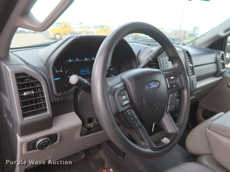 image for item HT9580 2017 Ford F350 Super Duty XL  utility bed pickup truck