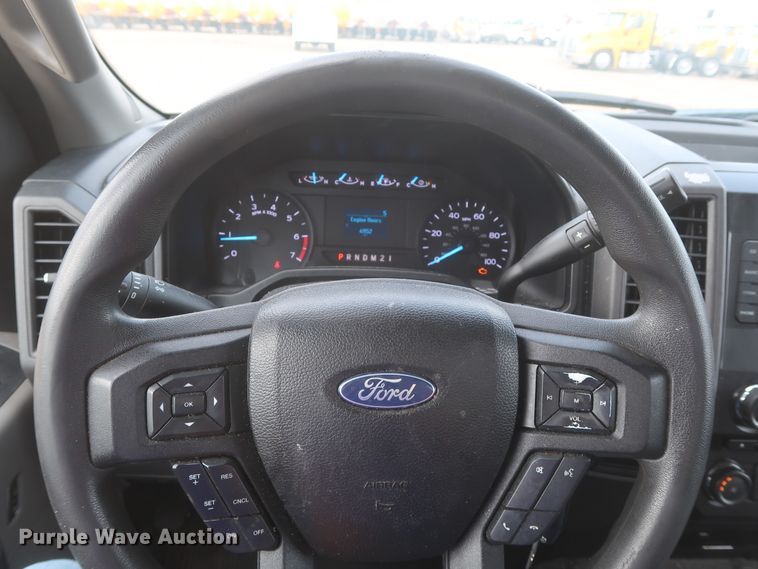 image for item HT9580 2017 Ford F350 Super Duty XL  utility bed pickup truck