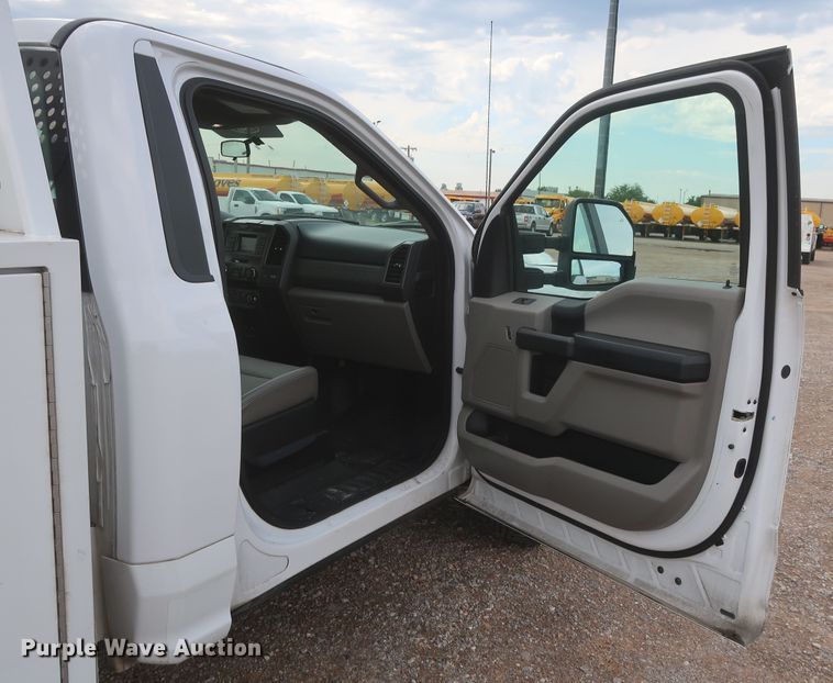 image for item HT9580 2017 Ford F350 Super Duty XL  utility bed pickup truck