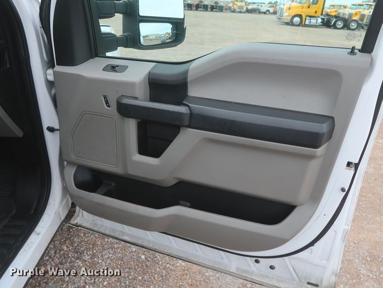 image for item HT9580 2017 Ford F350 Super Duty XL  utility bed pickup truck