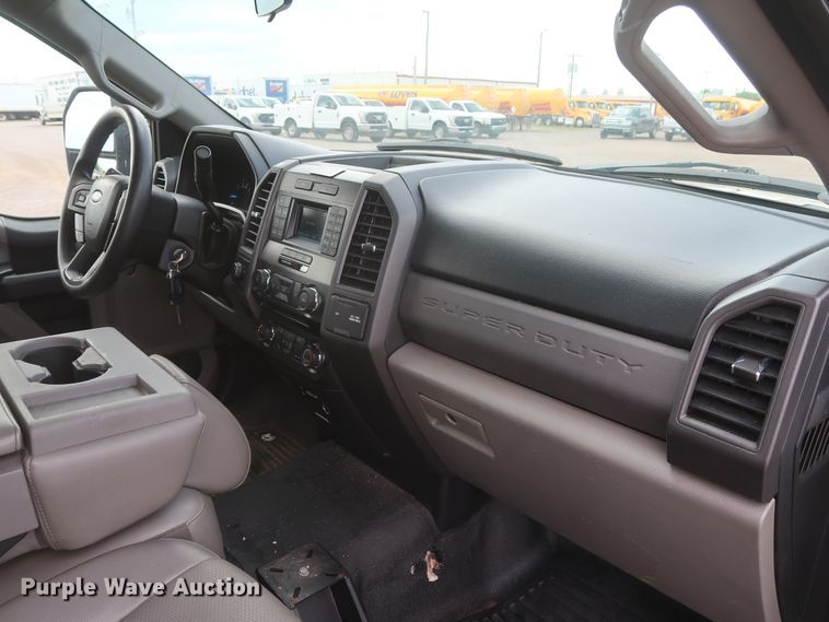 image for item HT9580 2017 Ford F350 Super Duty XL  utility bed pickup truck