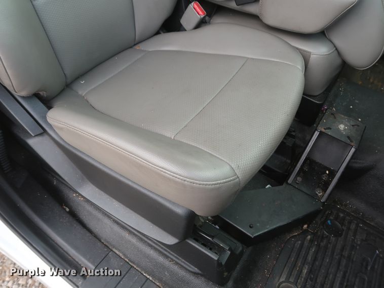 image for item HT9580 2017 Ford F350 Super Duty XL  utility bed pickup truck