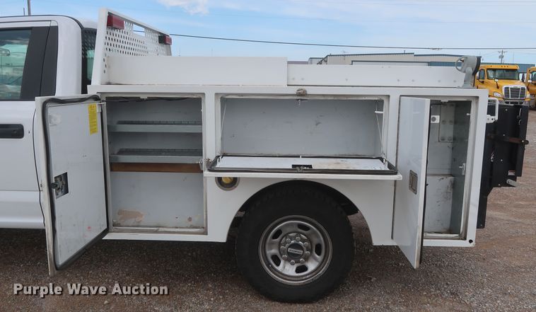 image for item HT9580 2017 Ford F350 Super Duty XL  utility bed pickup truck