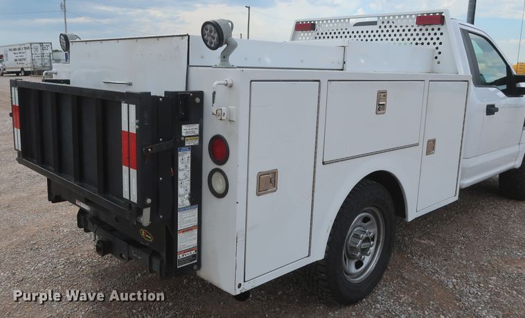 image for item HT9580 2017 Ford F350 Super Duty XL  utility bed pickup truck