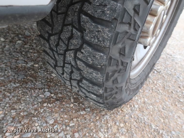 image for item HT9580 2017 Ford F350 Super Duty XL  utility bed pickup truck