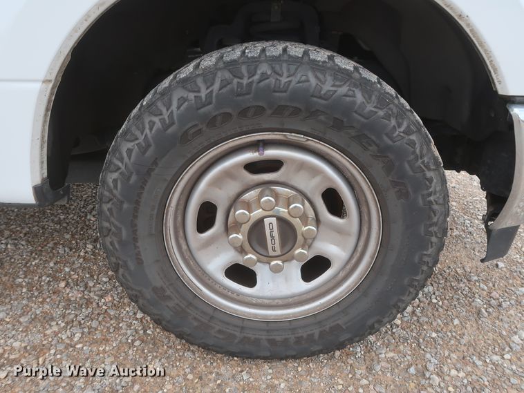 image for item HT9580 2017 Ford F350 Super Duty XL  utility bed pickup truck