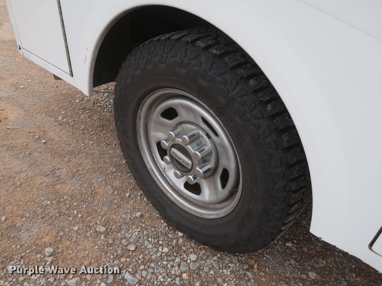 image for item HT9580 2017 Ford F350 Super Duty XL  utility bed pickup truck