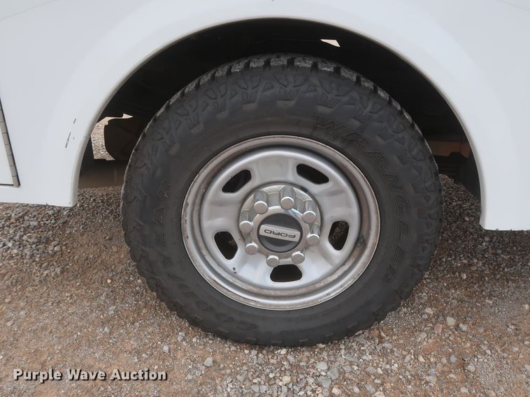 image for item HT9580 2017 Ford F350 Super Duty XL  utility bed pickup truck