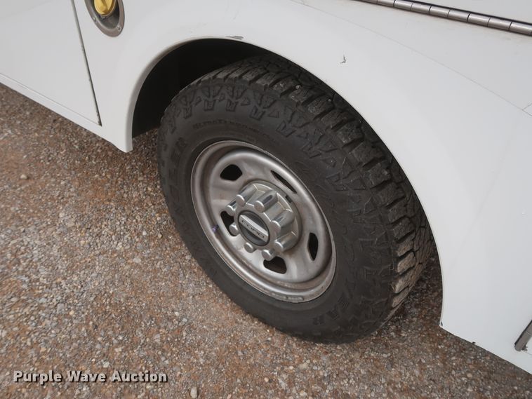 image for item HT9580 2017 Ford F350 Super Duty XL  utility bed pickup truck