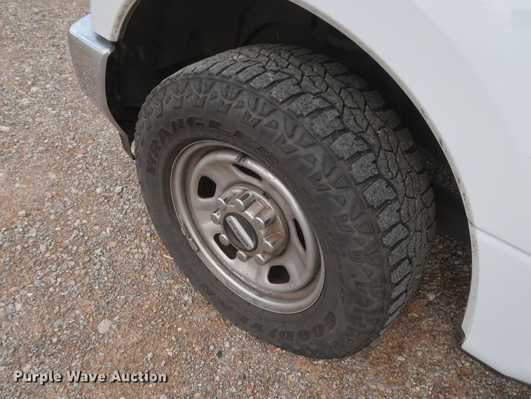 image for item HT9580 2017 Ford F350 Super Duty XL  utility bed pickup truck