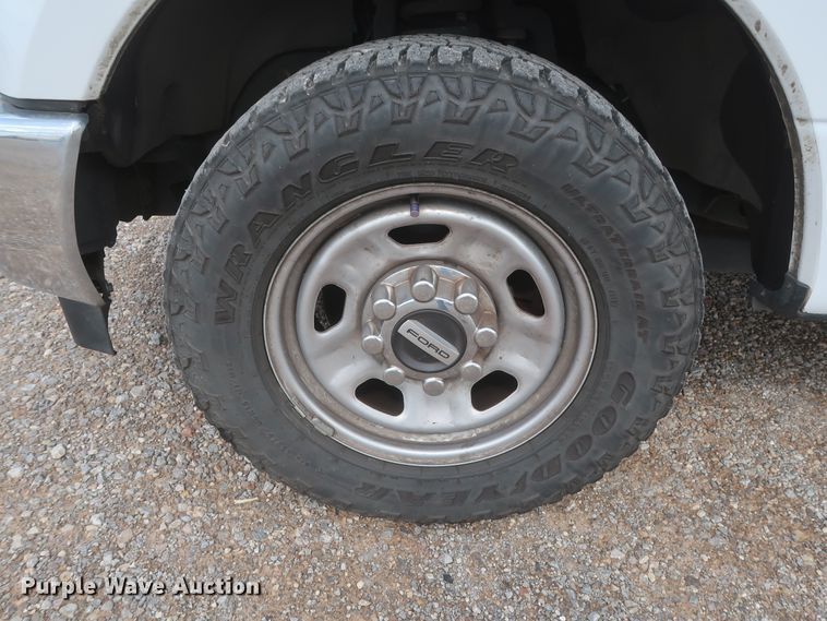 image for item HT9580 2017 Ford F350 Super Duty XL  utility bed pickup truck