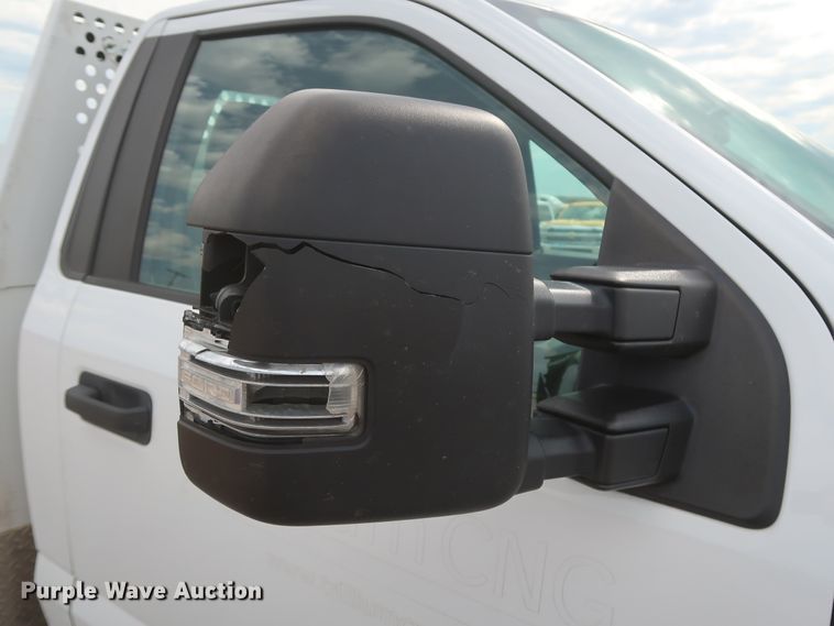 image for item HT9580 2017 Ford F350 Super Duty XL  utility bed pickup truck