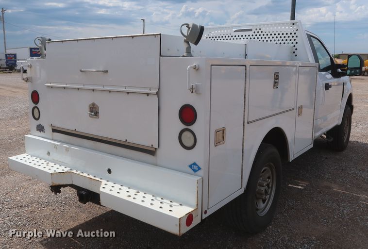 image for item HT9581 2017 Ford F350 Super Duty XL  utility bed pickup truck